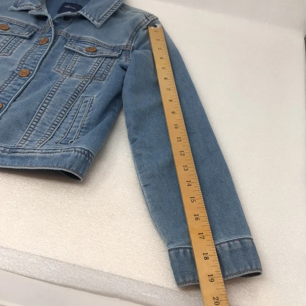 GAP Kids Classic Faded Blue Jean Jacket Size Medium (8-9)
